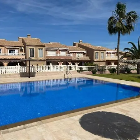 3 Bedroom Fab House,hill Views, Near Beach,& Airport *