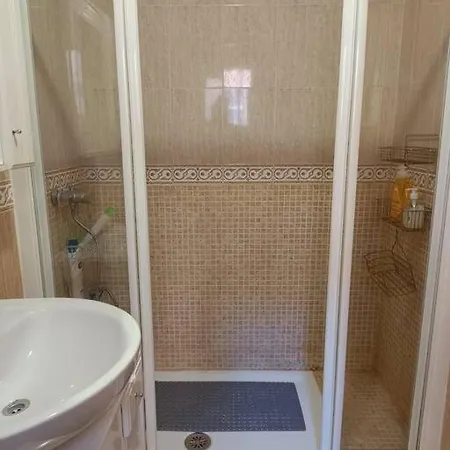 3 Bedroom Fab House,hill Views, Near Beach,& Airport