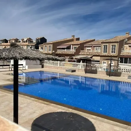 3 Bedroom Fab House,hill Views, Near Beach,& Airport Chalet