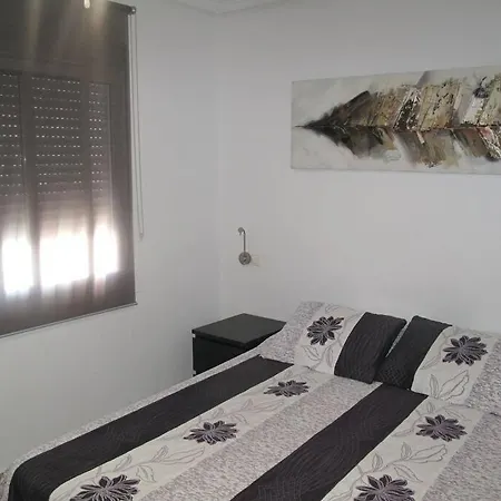 Chalet 3 Bedroom Fab House,hill Views, Near Beach,& Airport *