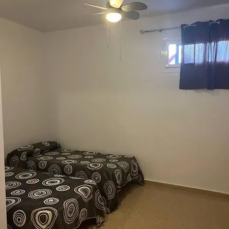 3 Bedroom Fab House,hill Views, Near Beach,& Airport *