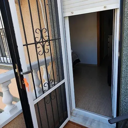 3 Bedroom Fab House,hill Views, Near Beach,& Airport Chalet *