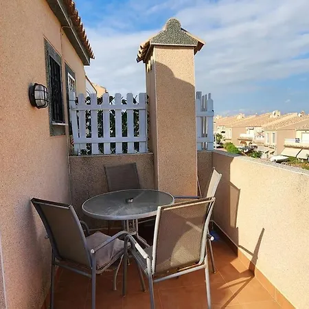 3 Bedroom Fab House,hill Views, Near Beach,& Airport Chalet
