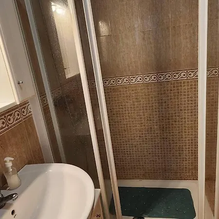 Chalet 3 Bedroom Fab House,hill Views, Near Beach,& Airport